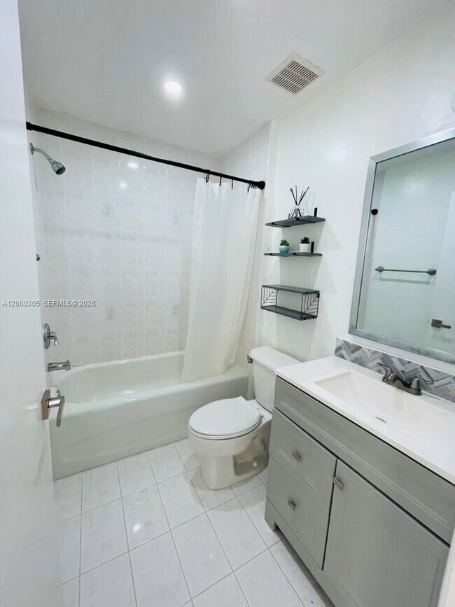Building Photo - 790 SW 107th Ave