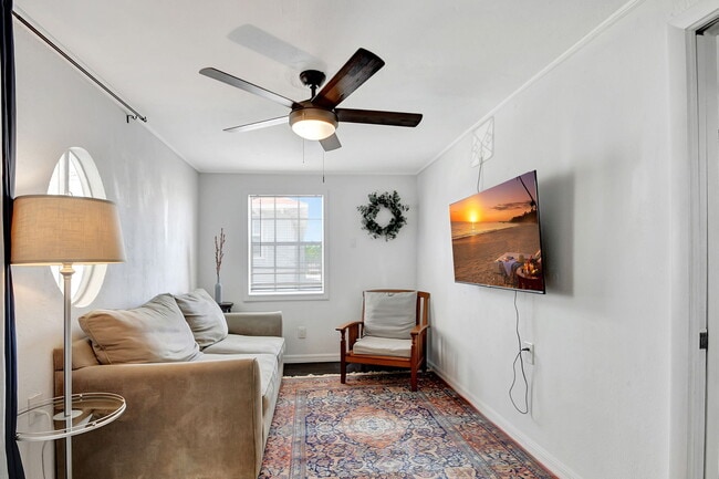 Building Photo - 412 El Prado