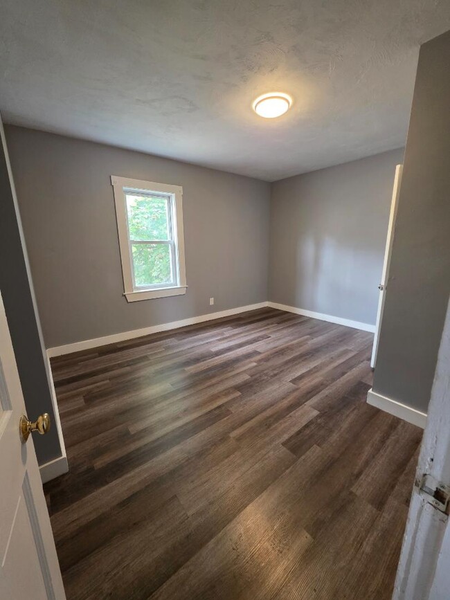 Building Photo - 161 4th St