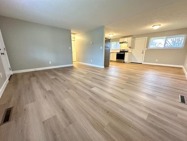 Building Photo - 305 Primrose Ln