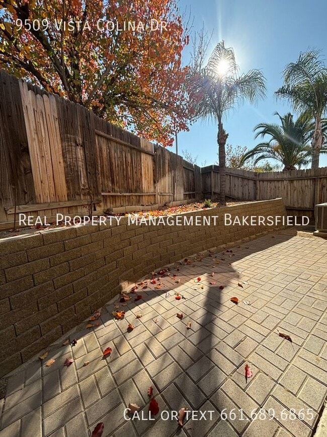 Building Photo - 9509 Vista Colina Dr