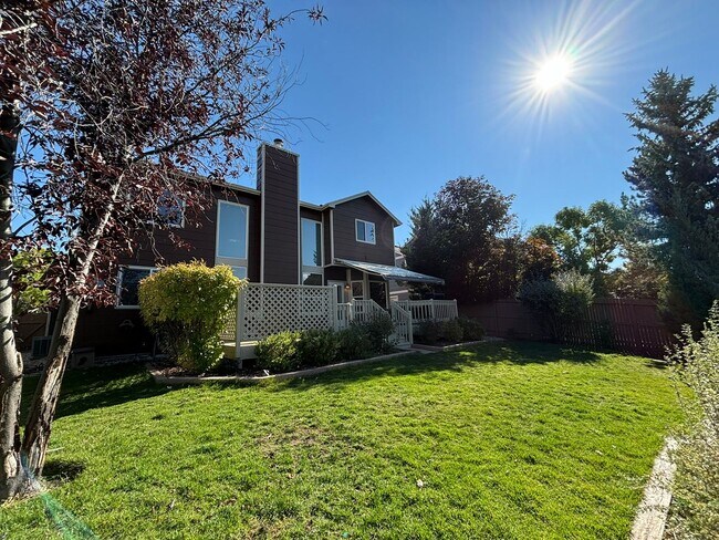 Building Photo - Meticulsly Maintained 5 Bedroom, 4 Bathroom Home