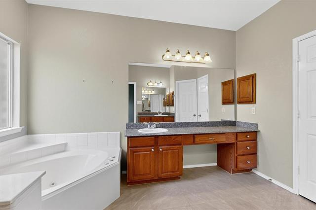 Building Photo - 9408 Daly Dr