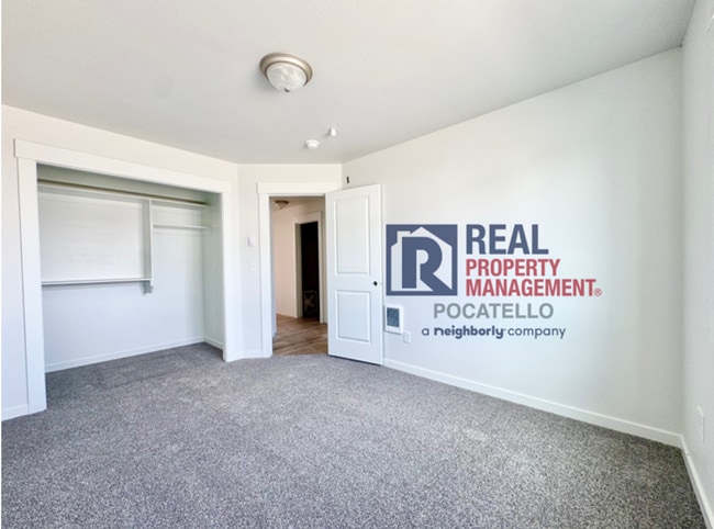 Building Photo - 5405 Park Lawn Dr