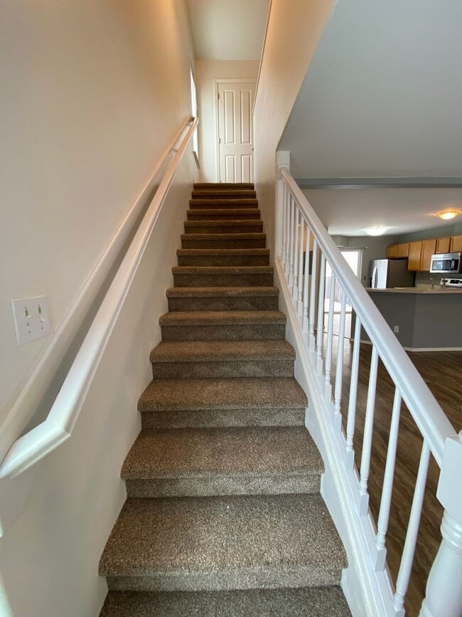 Building Photo - A lovely (3) bed, (2) bath end-unit townho...