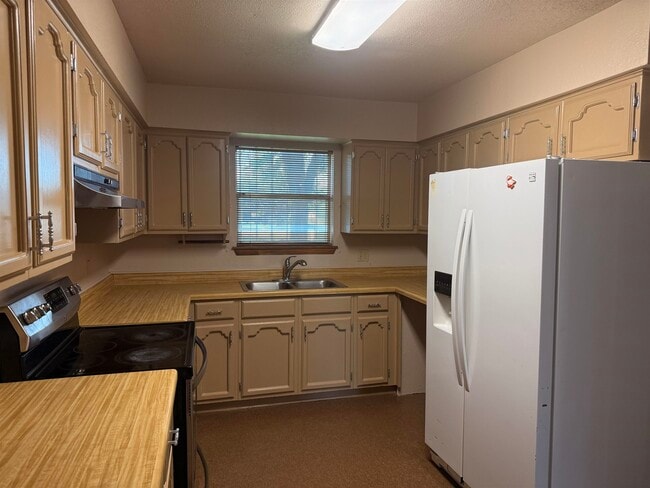 Building Photo - 901 Eden Ln