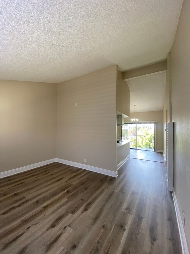 Interior Photo - 1429