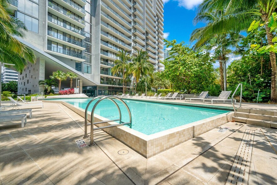 Building Photo - 88 SW 7th St