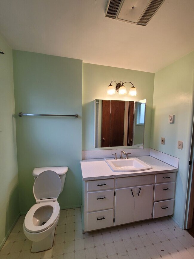 Building Photo - 01012