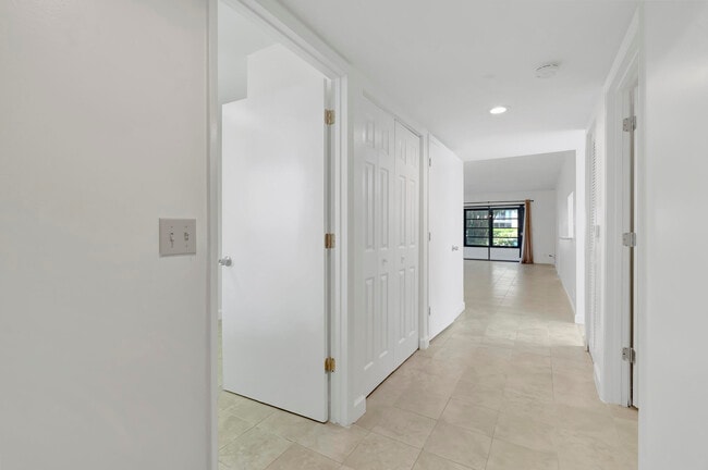 Building Photo - 15364 Lakes of Delray Blvd