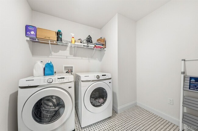 Building Photo - 106 Sommerset Ct