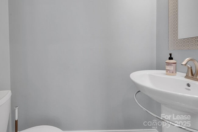 Building Photo - 336 Magnolia Ave