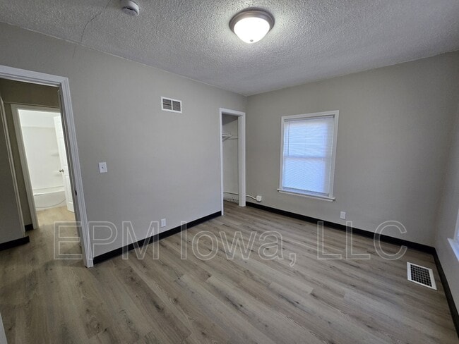 Building Photo - 1125 N Barclay St