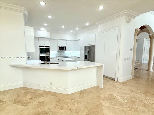 Building Photo - 2547 Montclaire Ct
