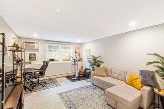 Building Photo - 205 Great Rd