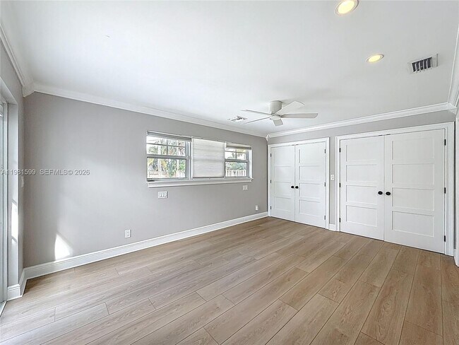 Building Photo - 2533 NE 21st Terrace