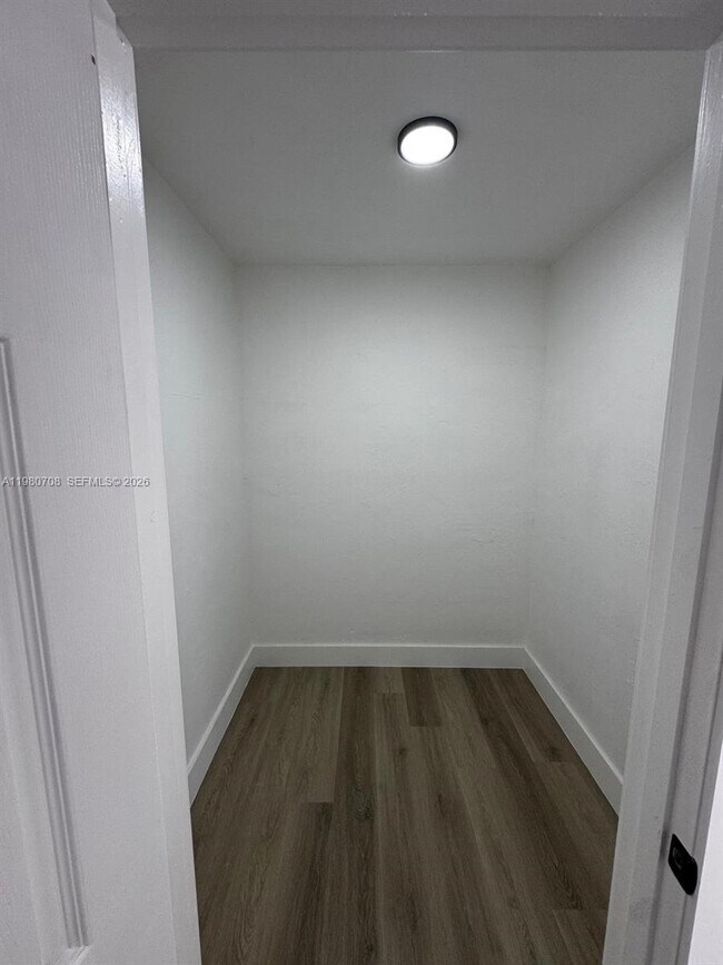 Building Photo - 11840 NE 19th Dr