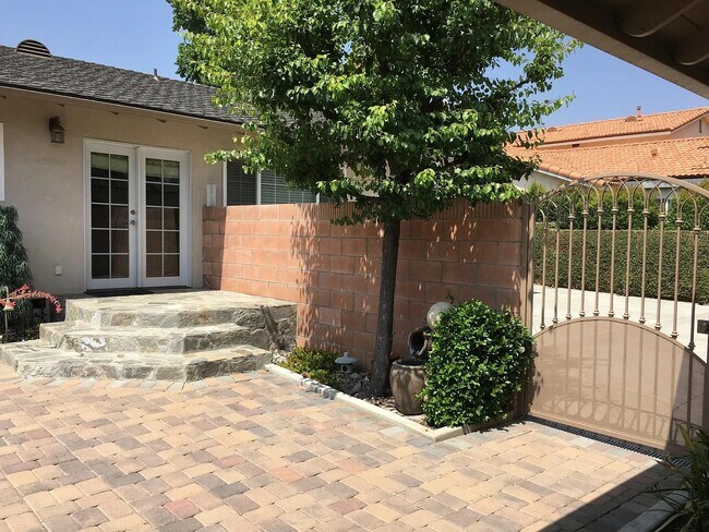 Building Photo - 126 E Arthur Ave