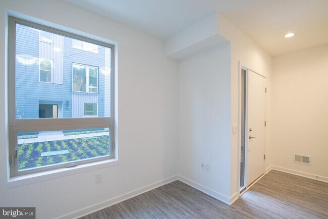 Building Photo - 3013 Evergreen Walk