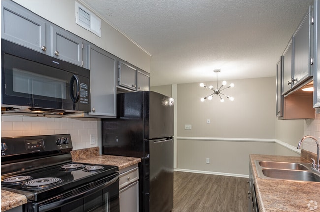 Building Photo - Oakridge at Haymount