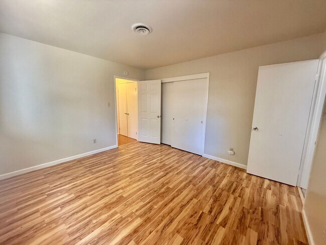 Building Photo - 604 Radcliffe Dr