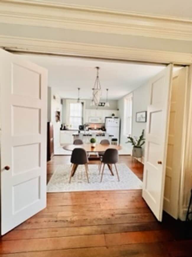 Building Photo - 227 W Broughton St