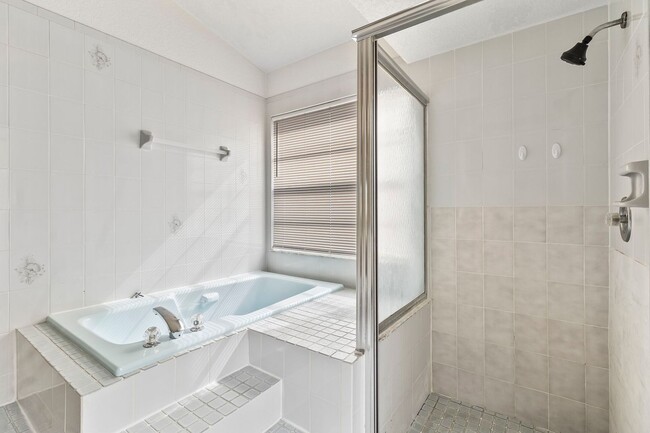 Building Photo - Annual ** 4 Bed / 3 Bath Single Family Hom...