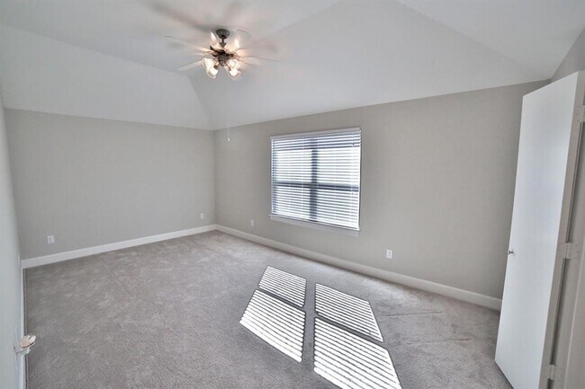 Building Photo - 3719 Main Poplar Dr