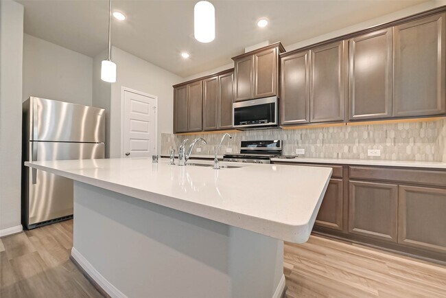 Building Photo - 16108 Oregon Oak Dr