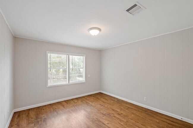 Building Photo - 2253 Collier St