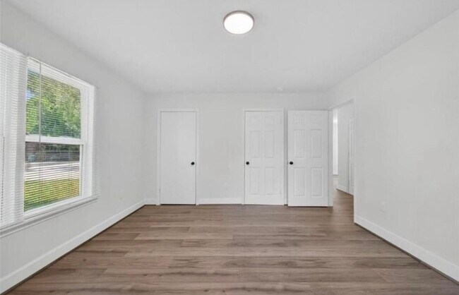 Building Photo - 7023 Crestmont St