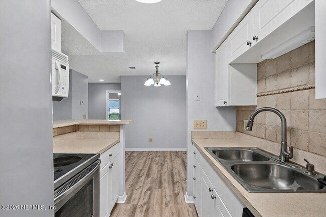 Building Photo - 10200 Belle Rive Blvd