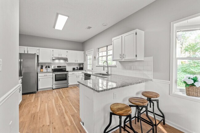Building Photo - Beautifully Remodeled 4BR Ranch in Matthews