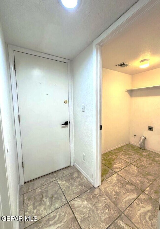 Building Photo - 7489 Plaza Redonda Dr