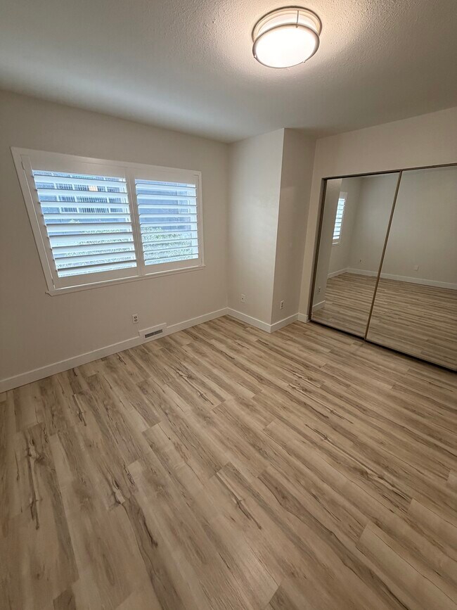 Building Photo - 4656 N Pearl St