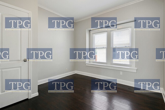 Building Photo - 573 S Crescent Ave