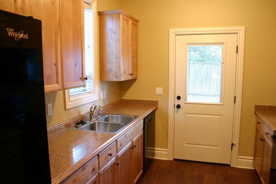 Building Photo - 3111 NW Grant Ave