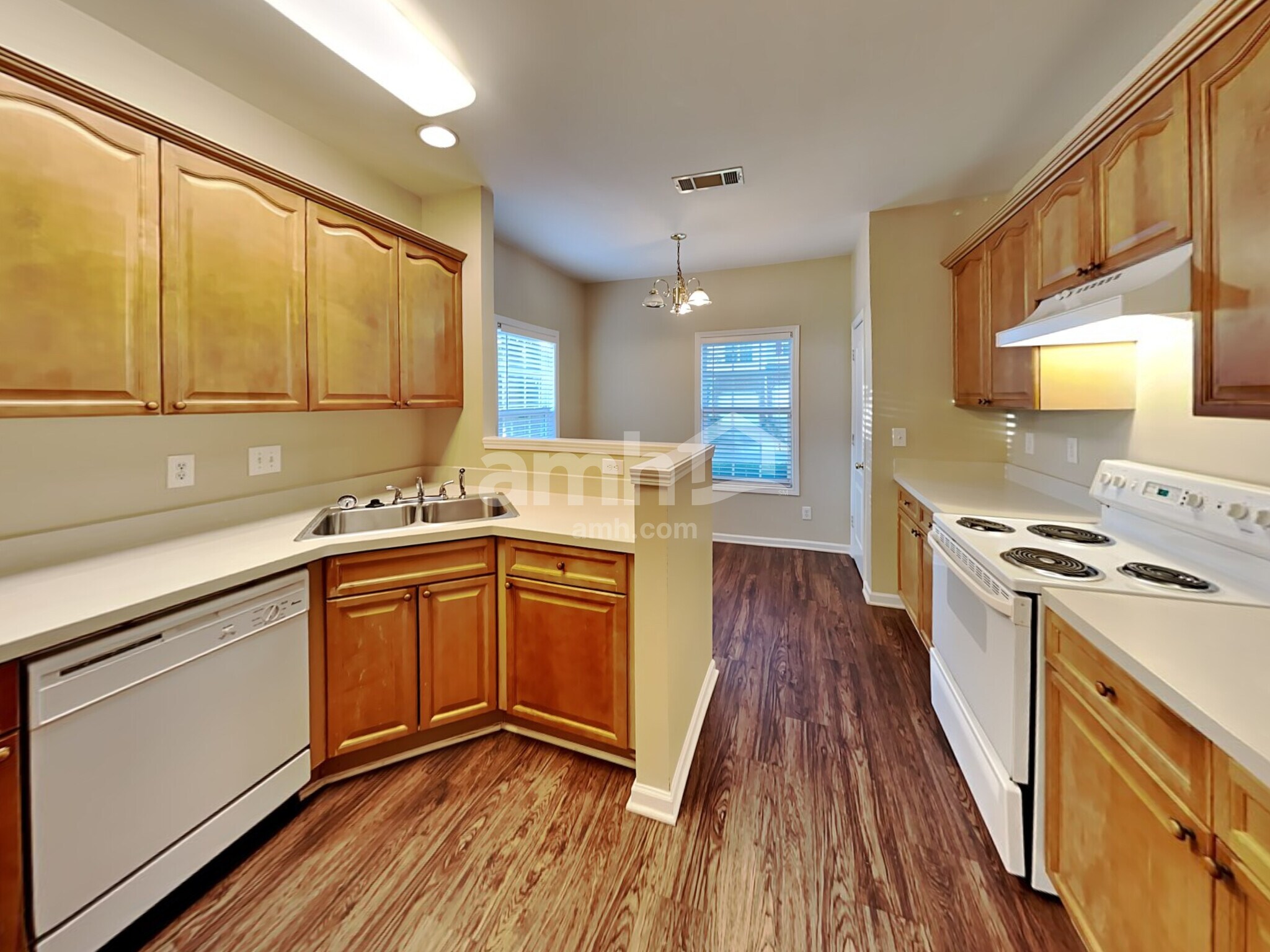 Building Photo - 2341 Suwanee Pointe Dr