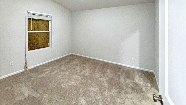 Building Photo - Lovely 4-Bedroom Home Near Ivanhoe Park / ...