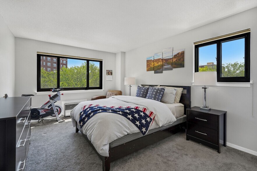 The Bedroom - 1816 New Hampshire Ave NW