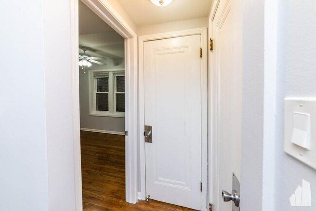 Building Photo - 2 bedroom in Chicago IL 60613