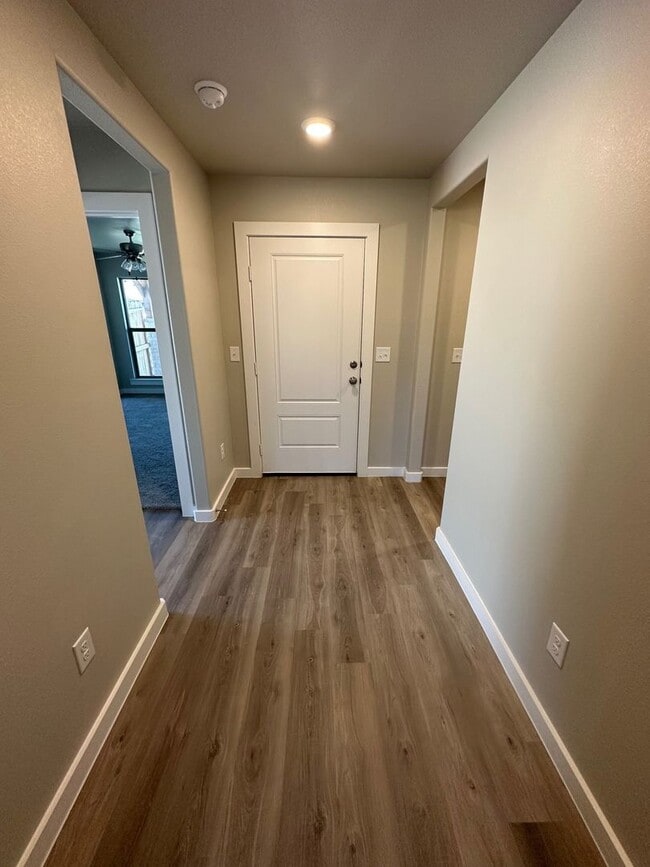 Building Photo - Brand new in The Meadows!