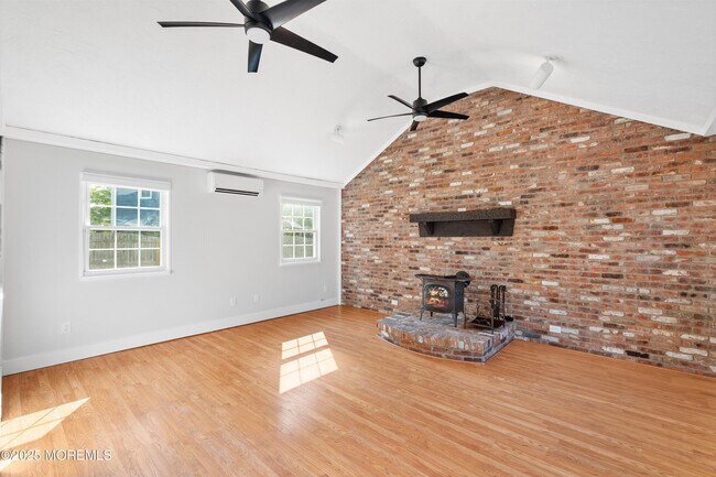 Building Photo - 61 Berkshire Dr