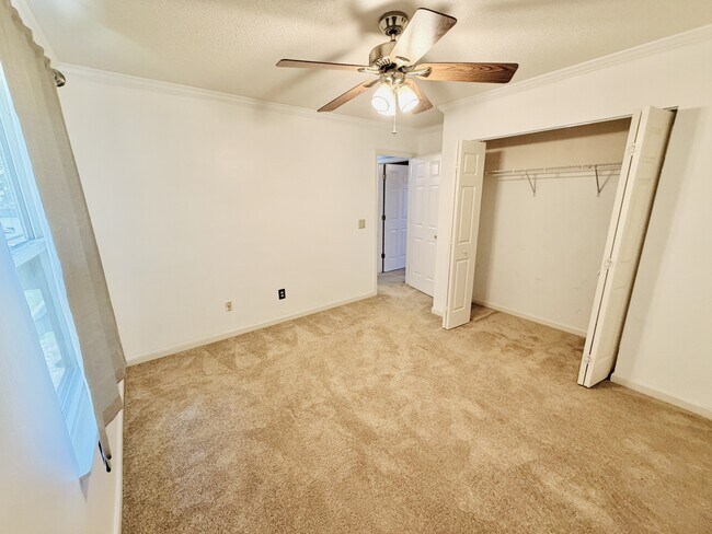 Building Photo - 132 Misty Glen Cir