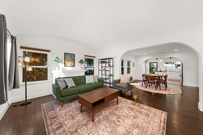 Building Photo - 2624 S Palm Grove Ave