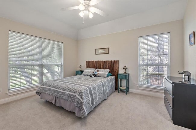 Building Photo - 2147 Hilton Head Dr