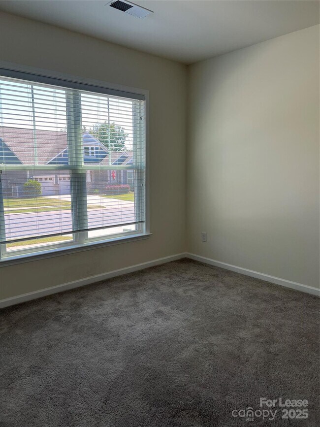 Building Photo - 1024 Argentium Way