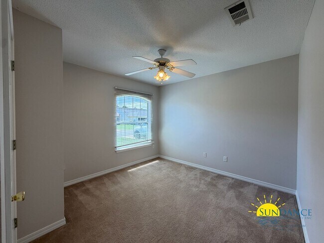 Building Photo - Great 3 Bedroom Home in Fort Walton Beach!
