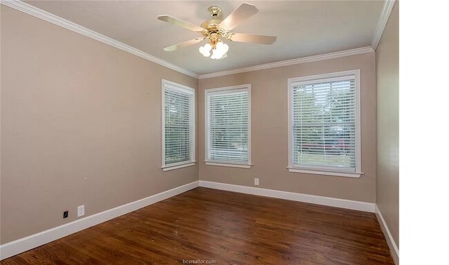 Building Photo - Comfy 4-Bed/3-Bath 3 blocks from A&M with all appliances, backyard, 5 min to grocery store
