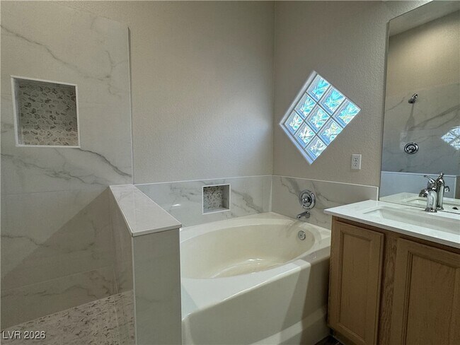 Building Photo - 8625 Desert Bird Dr